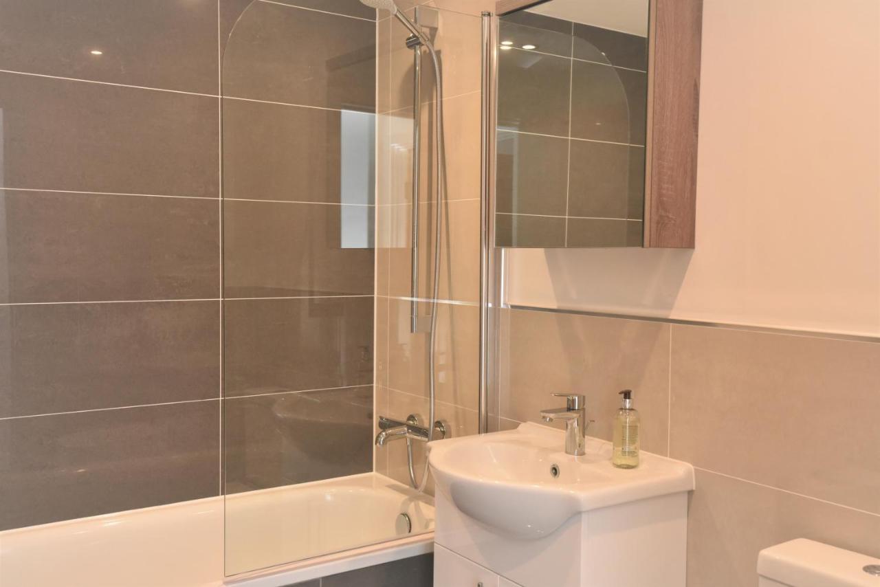 Exec 2Bed 2Bath Serviced Apartment Balcony Parking Milton Keynes Bagian luar foto