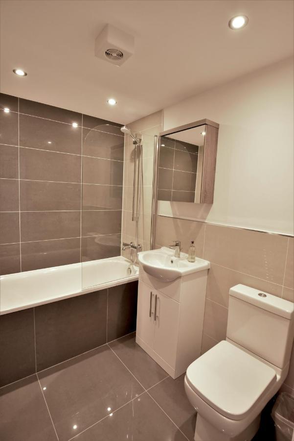 Exec 2Bed 2Bath Serviced Apartment Balcony Parking Milton Keynes Bagian luar foto